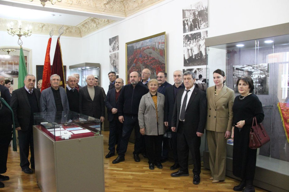 Выставка , посвященная 105-летию профсоюзов Дагестана