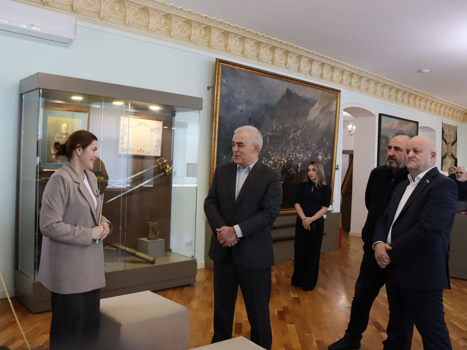 Депутаты Государственной Думы Абдулхаким Гаджиев и Мурад Гаджиев посетили Национальный музей Дагестана им. А. Тахо-Годи