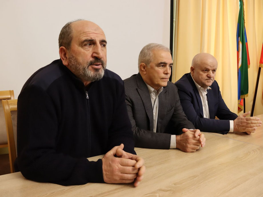 Со столетним юбилеем Национального музея Дагестана им. А. Тахо- Годи сотрудников старейшего учреждения поздравили депутаты Государственной Думы Абдулхаким Гаджиев и Мурад Гаджиев