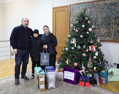 Генеральный директор Национального музея Дагестана им. А.Тахо-Годи Пахрудин Магомедов принял участие в трогательной новогодней акции «Ёлка желаний»