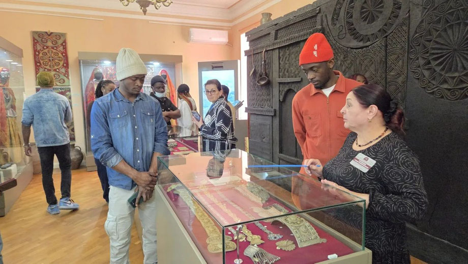 Иностранцы в музее