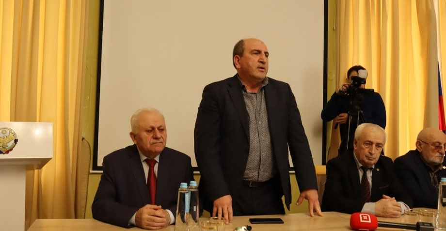 Бюст известного дагестанского писателя Шапи Казиева передали в дар музею