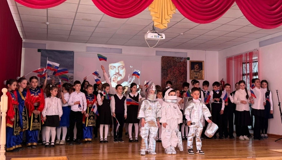 В Кумухе отметили День космонавтики и 75-летие Героя Советского Союза, летчика-космонавта Мусы Хирамановича Манарова