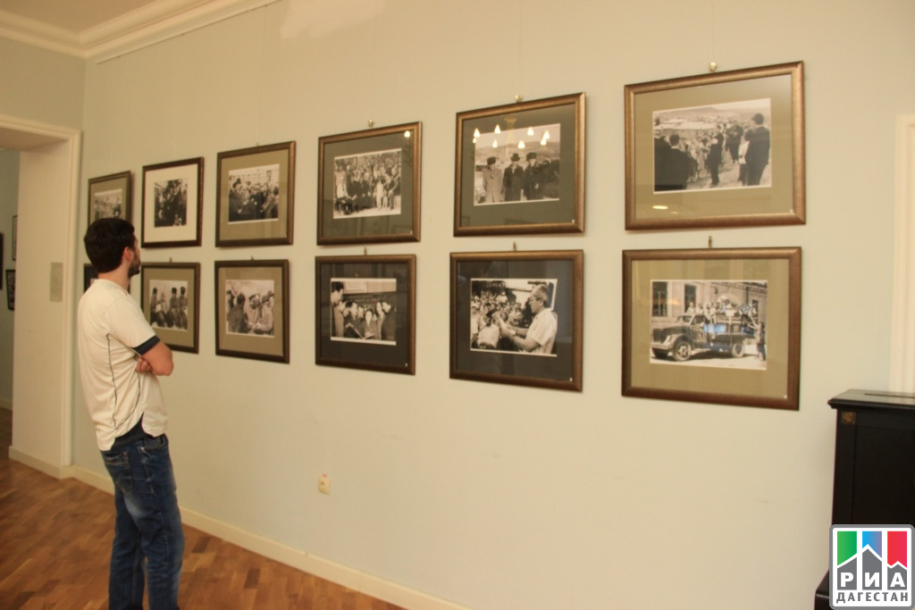 Выставка «В стране легенд и преданий» к 100-летию Булача Гаджиева открылась в Махачкале