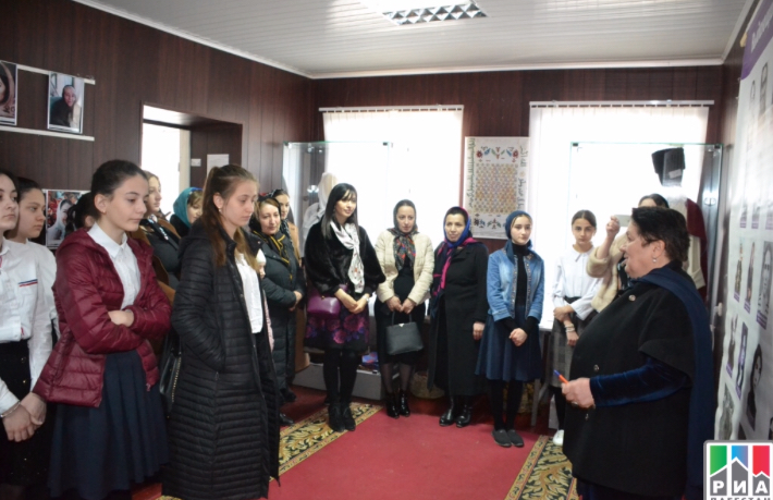 Выставка «Прекрасных женщин имена» открылась в Акушинском районе Дагестана