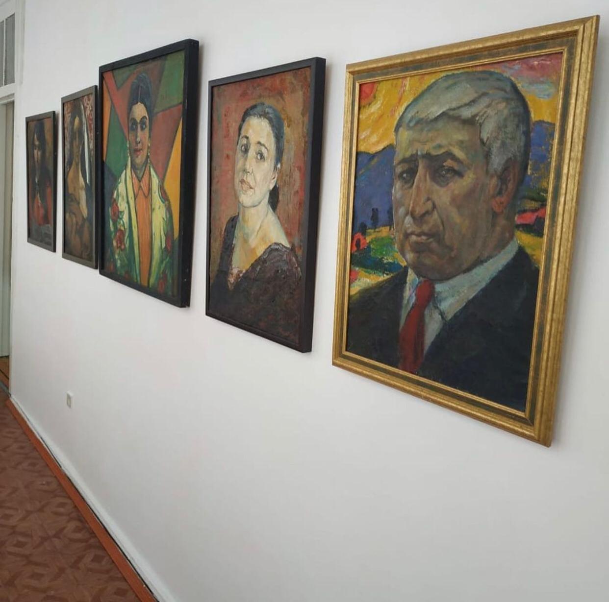 В Карачаево-Черкессии проходит выставка дагестанских художников